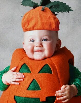 Bebês fofos fantasiados para o Halloween