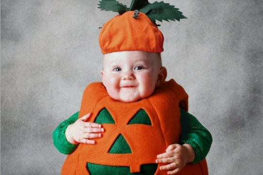 Bebês fofos fantasiados para o Halloween