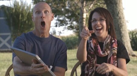Casal registra em slow motion reação de familiares com a notícia da gravidez