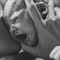 16 fotos incríveis que capturam o momento em que os pais conhecem seus filhos após o parto