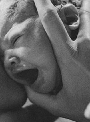 16 fotos incríveis que capturam o momento em que os pais conhecem seus filhos após o parto