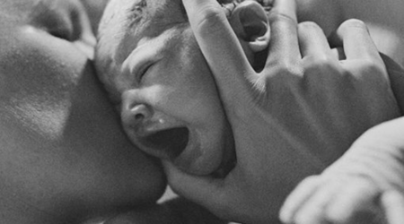 16 fotos incríveis que capturam o momento em que os pais conhecem seus filhos após o parto