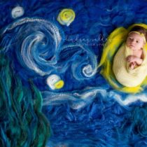 Bebês recém nascidos em famosas obras de arte
