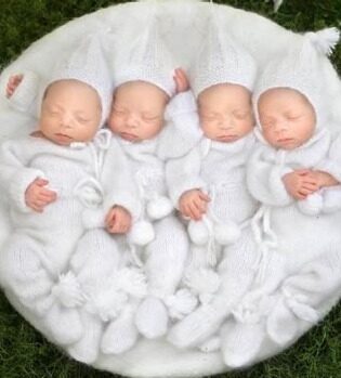 Ensaio newborn fofo de quadrigêmeas idênticas