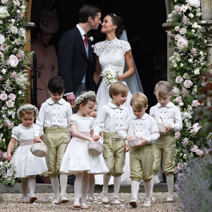 Fofura! Principie George e Princesa Charlotte são pajem e daminha de casamento