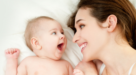 Como se preparar para deixar seu bebê com uma babá