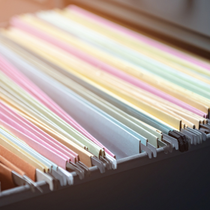 Como organizar os documentos do bebê sem virar bagunça (digital e físico)