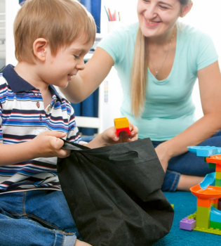 Tarefas domésticas por idade: um guia simples para incluir seu filho na rotina de casa