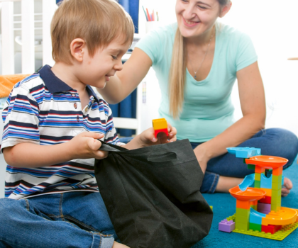 Tarefas domésticas por idade: um guia simples para incluir seu filho na rotina de casa