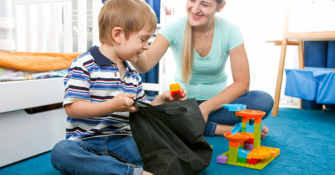 Tarefas domésticas por idade: um guia simples para incluir seu filho na rotina de casa