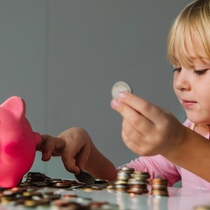 Dinheiro invisível: 5 brincadeiras para a criança entender o valor do dinheiro