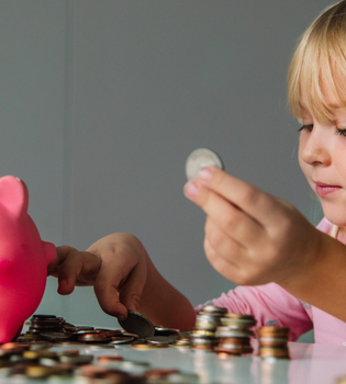 Dinheiro invisível: 5 brincadeiras para a criança entender o valor do dinheiro